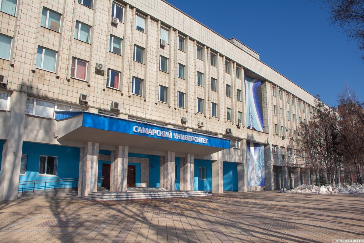 Фотосъемка руководителя и студентов, разработавших мобильное приложение