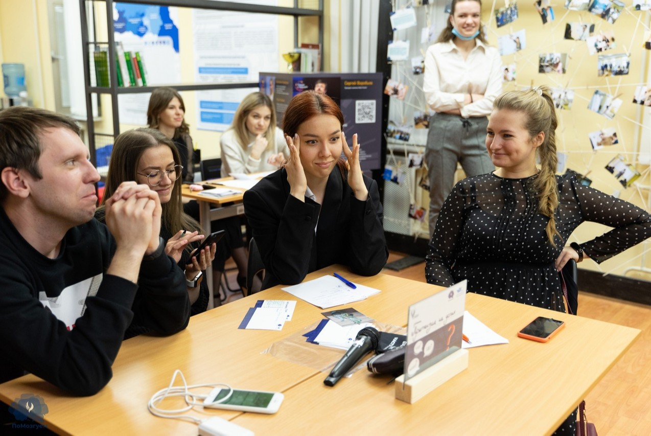 Интеллектуальная битва среди сотрудников "Что?Где?Когда?" - "ПоМозгуем"