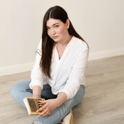 Анна Максимова